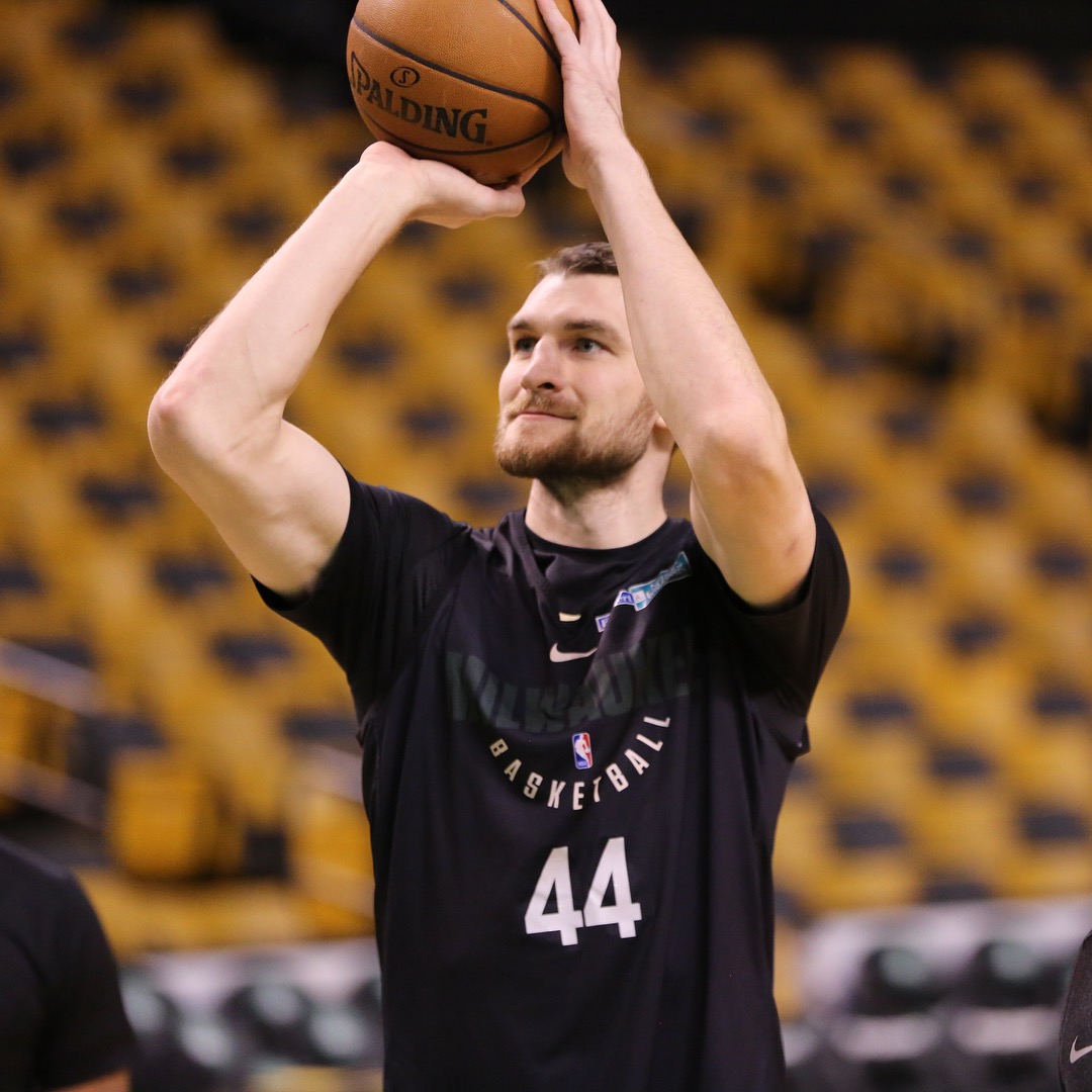 开云体育-密尔沃基雄鹿迎法国杯关键赛，冲刺阶段临场应变，目标明确，纪律约束更严格(144hz要开freesync吗)